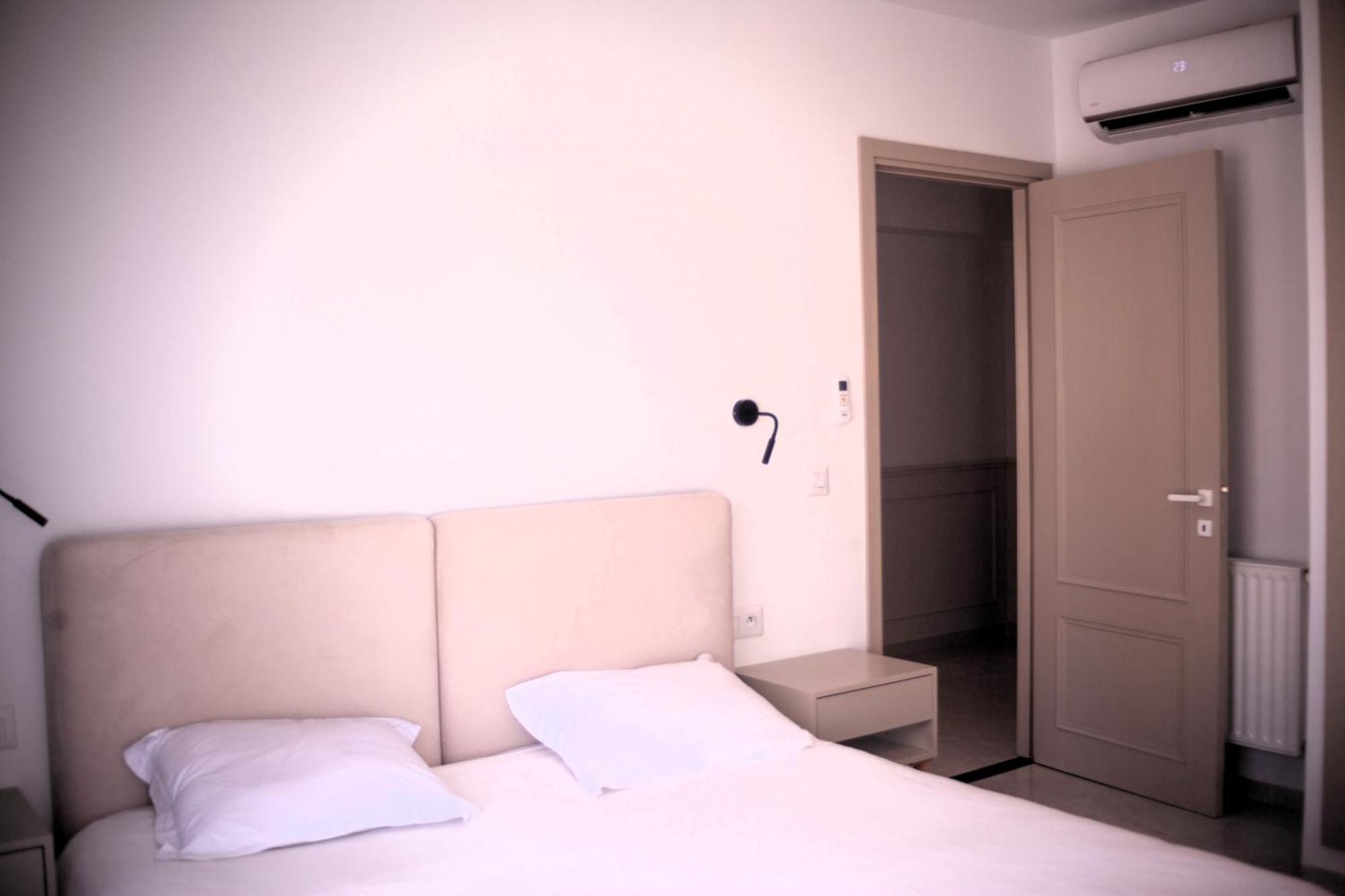Seven Floors * Tunis