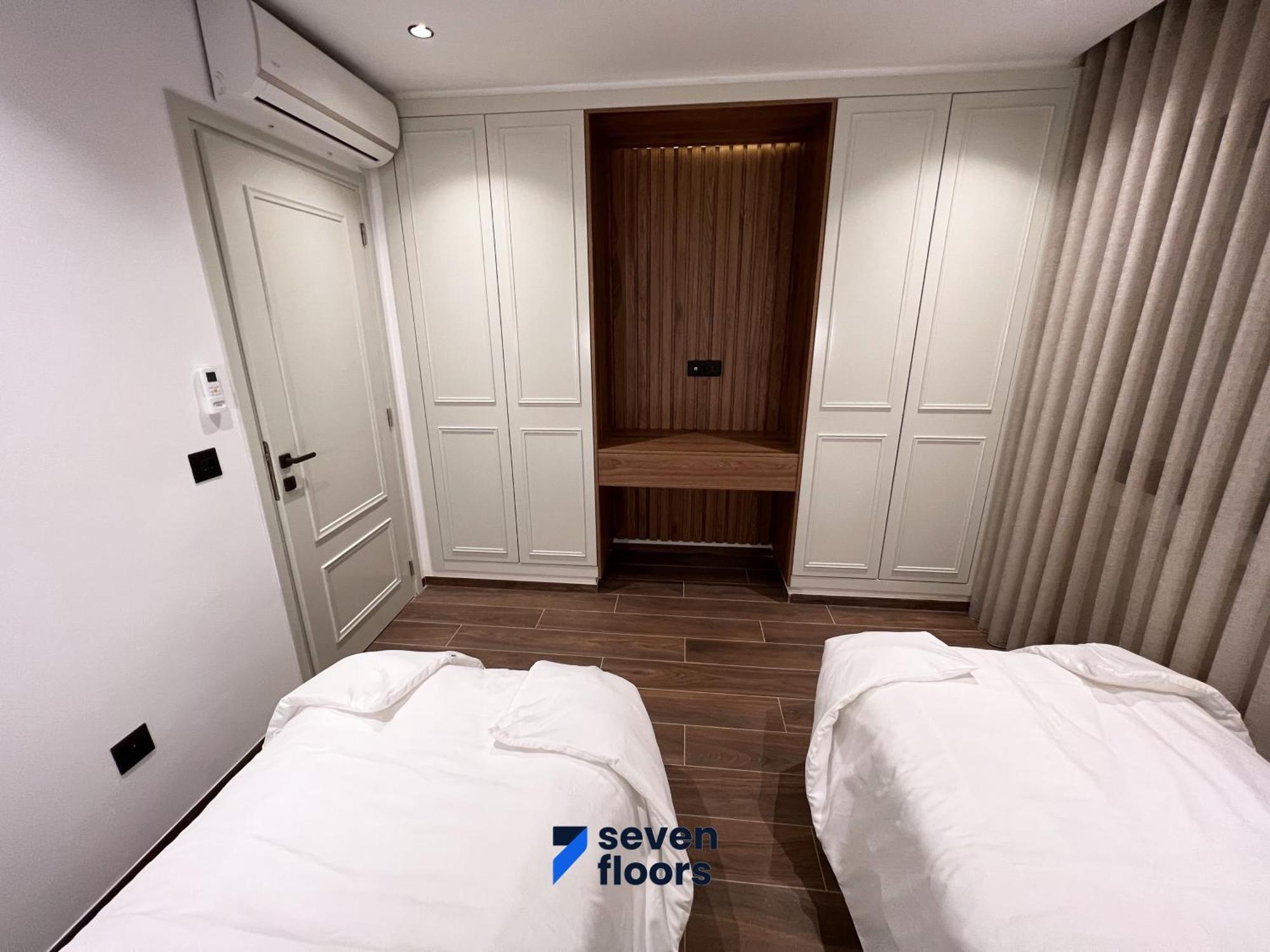 Seven Floors *
